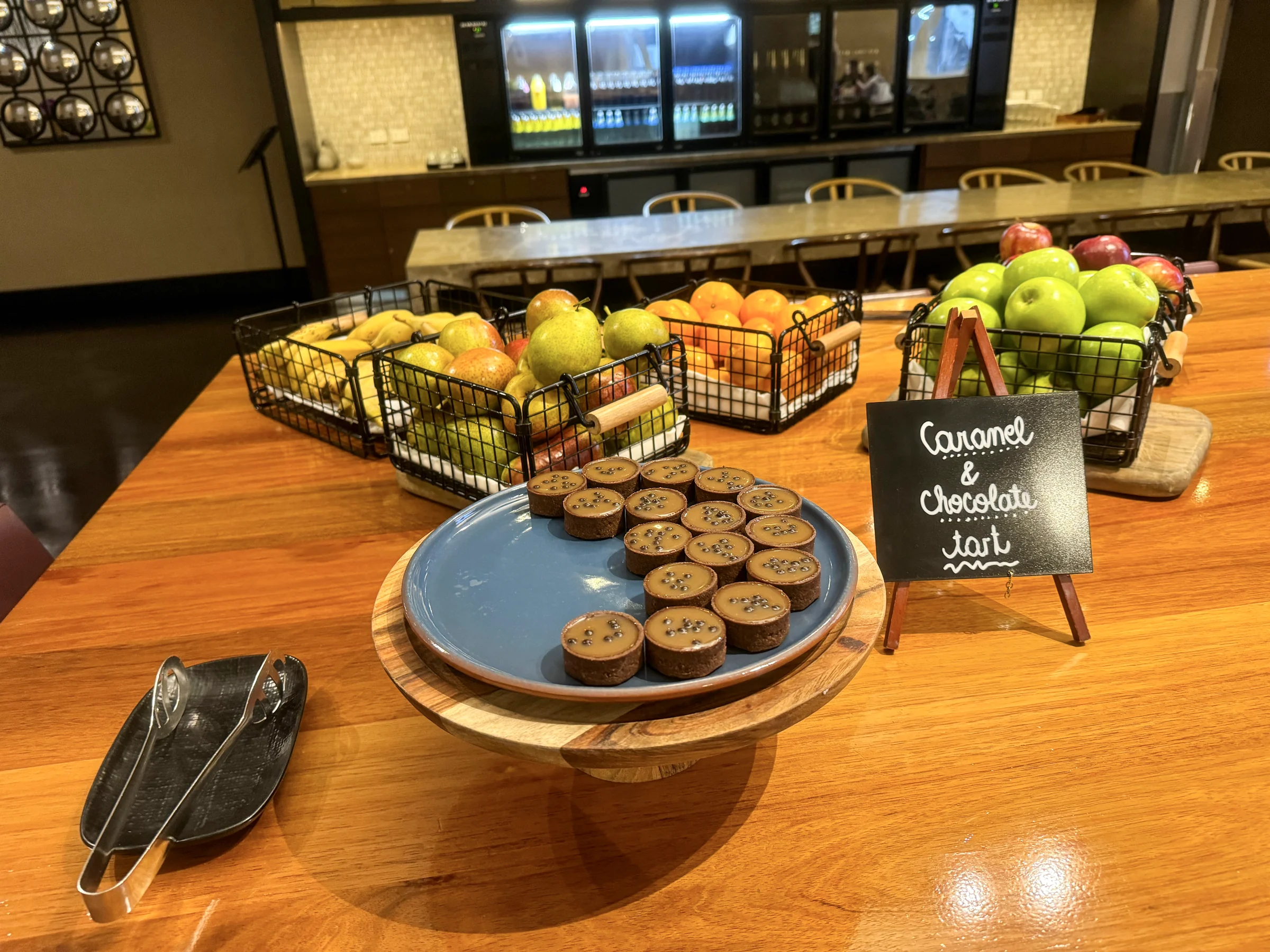 Small sweets in the lounge in the afternoon.