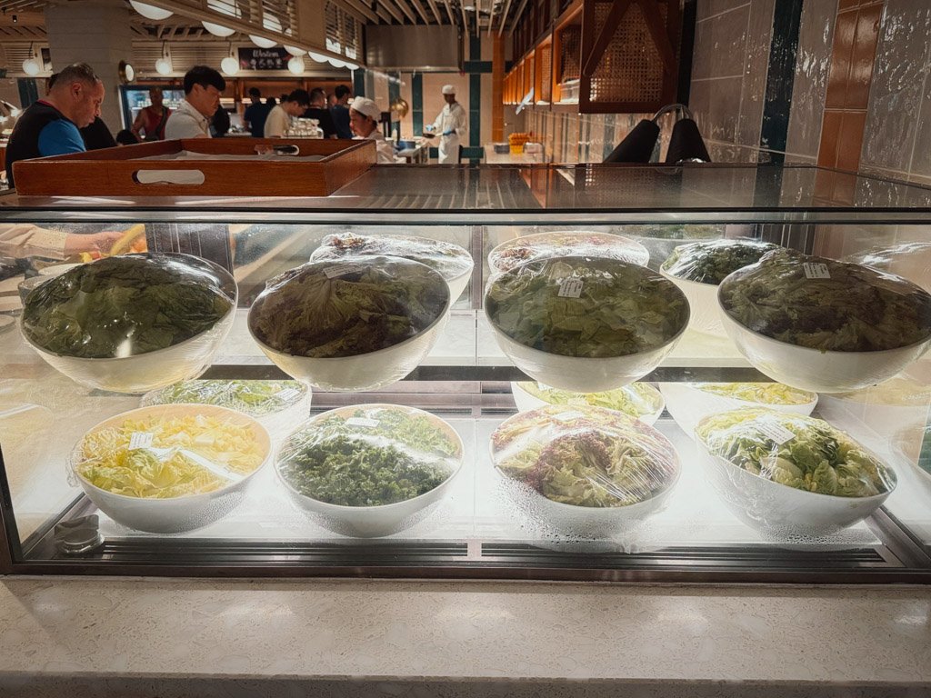 フォーポイントバイシェラトン香港東涌 Tung Chung Kitchenの朝食ヌードルコーナー
