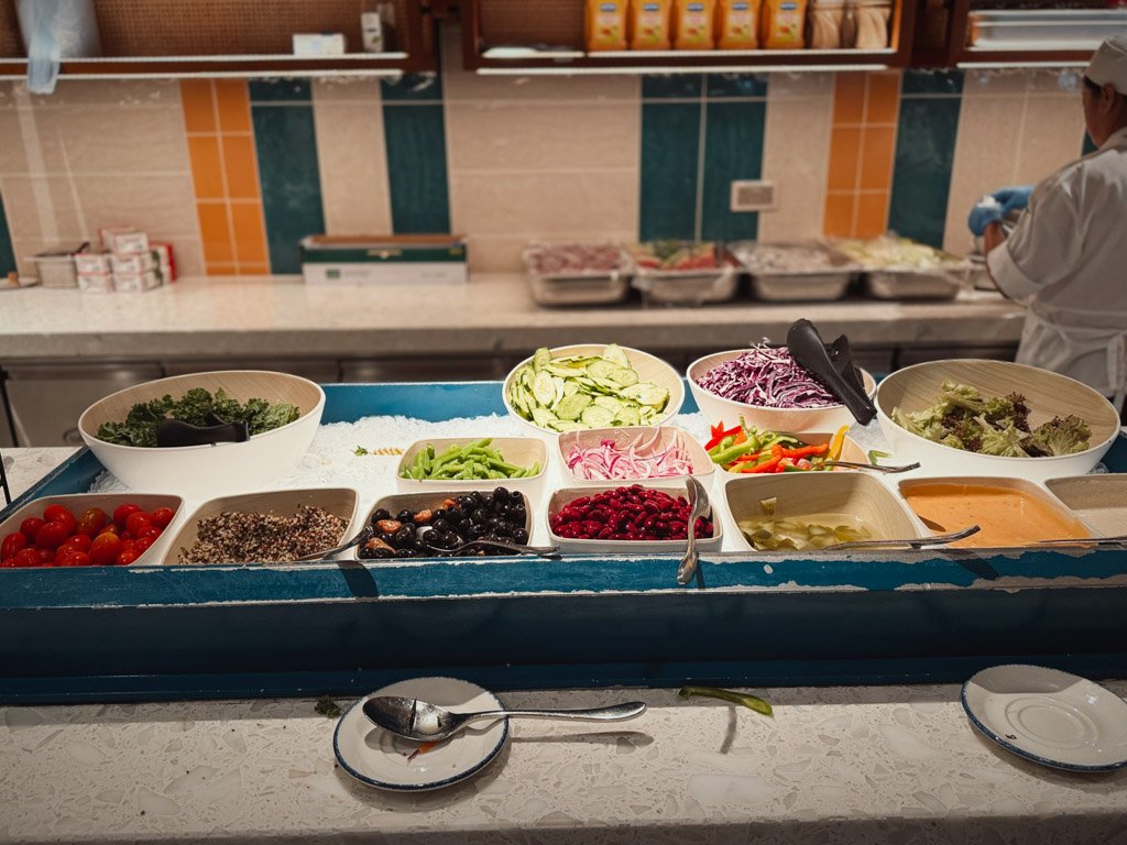 フォーポイントバイシェラトン香港東涌 Tung Chung Kitchenのサラダバー
