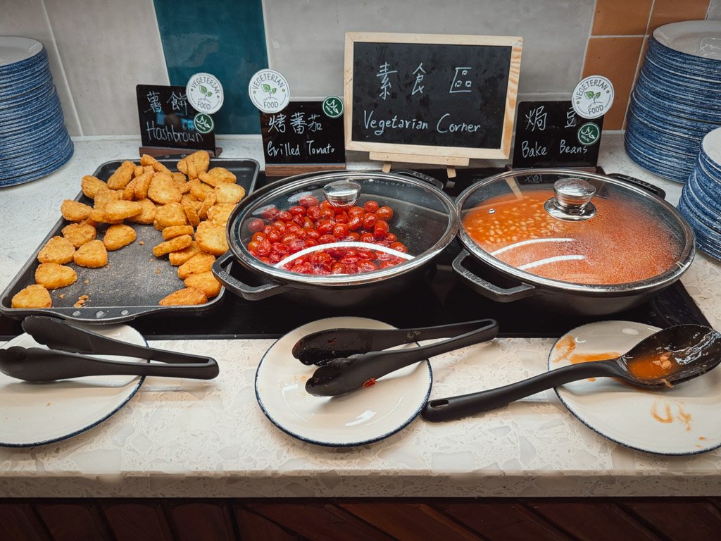 フォーポイントバイシェラトン香港東涌 Tung Chung Kitchenのハッシュブラウンとベイクドビーンズ