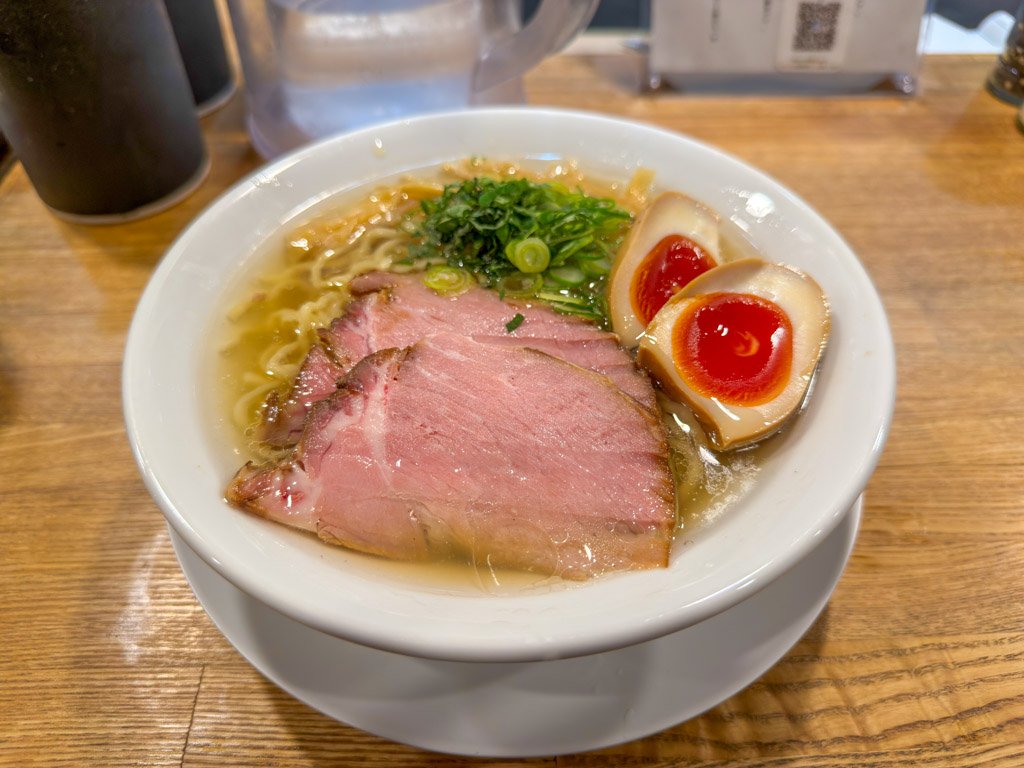 大阪本町周辺で食べたコハクドリのラーメン