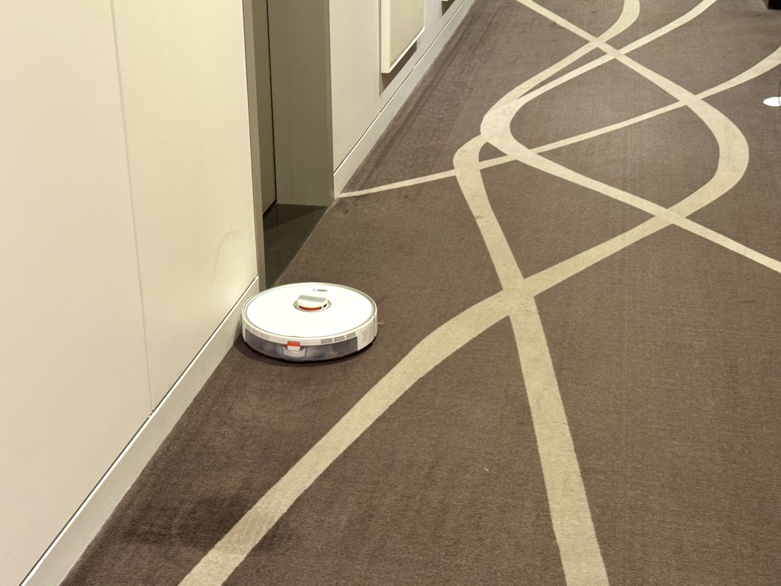 フォーポイントバイシェラトン・シドニー セントラルパーク館内のロボット掃除機