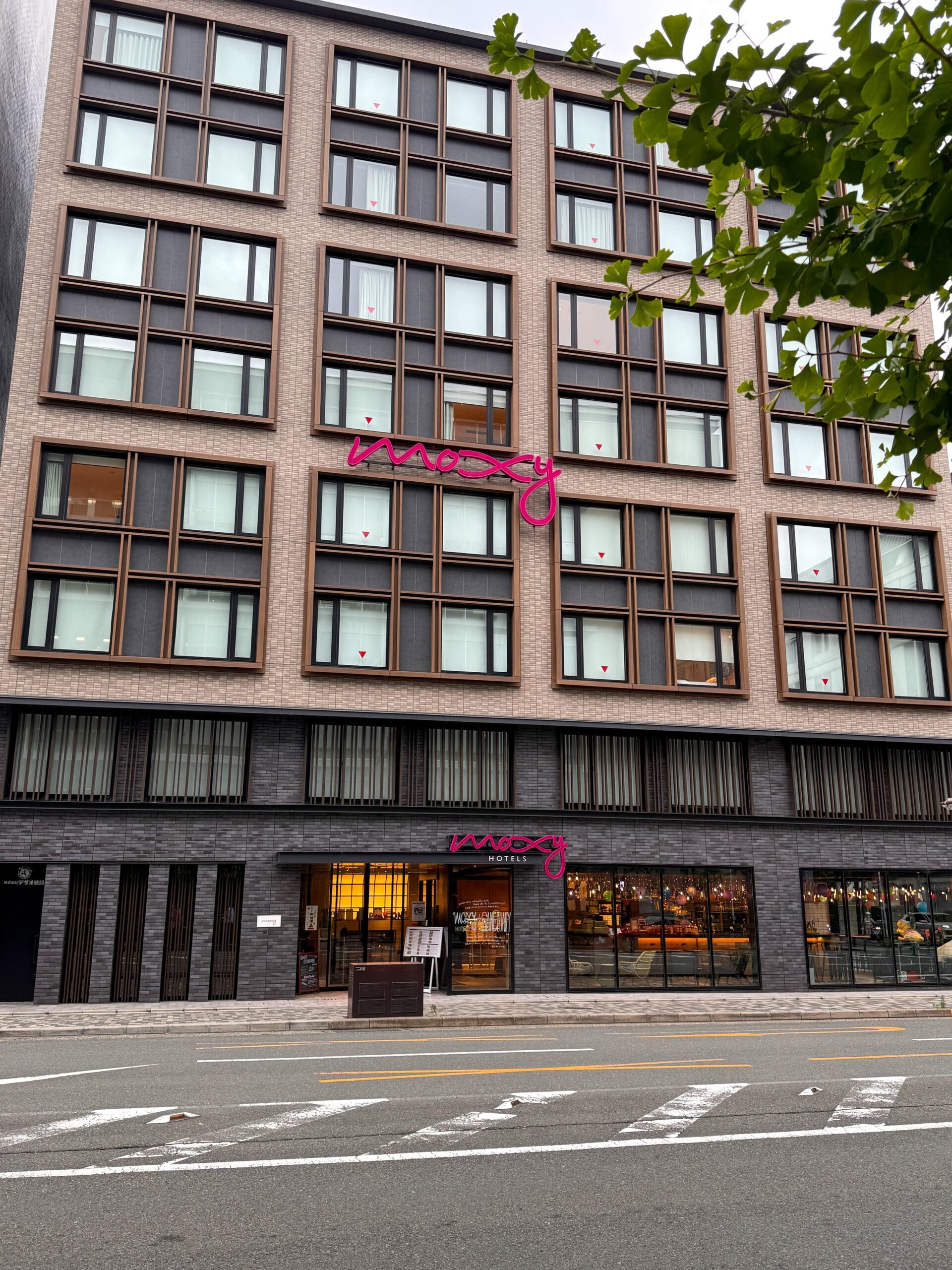  京都の街並みに合わせて、落ち着いた雰囲気の外観でした。 
