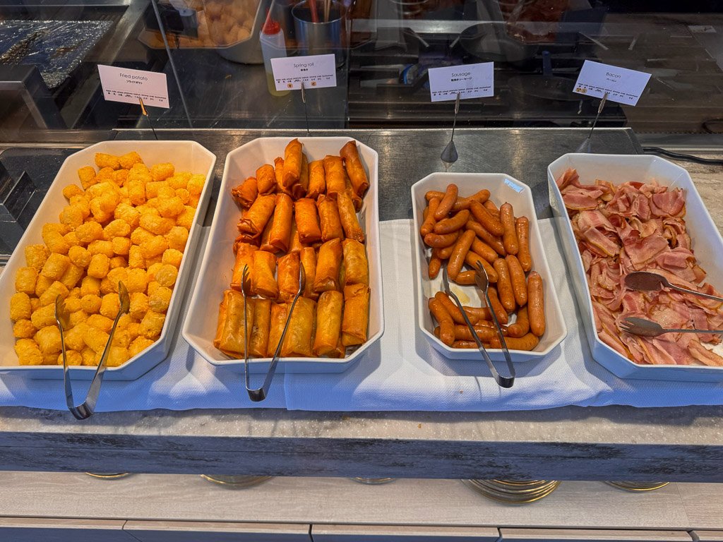 琵琶湖マリオット朝食ビュッフェのソーセージとベーコン
