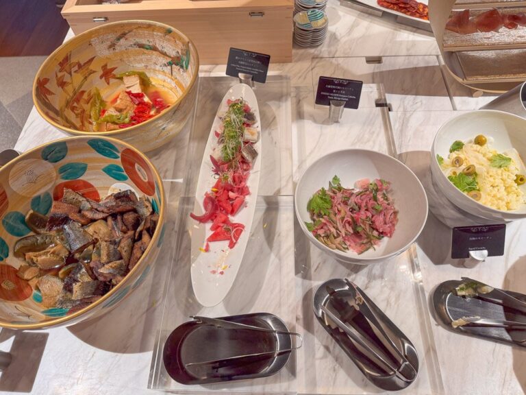 THE-MOMENT GRILL & DININGのサラダと前菜ビュッフェ
