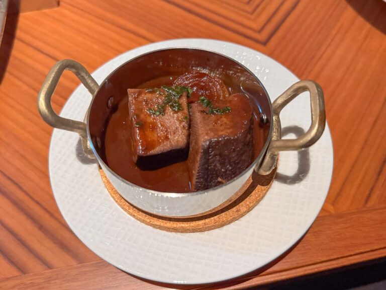 THE-MOMENT GRILL & DININGの肉料理