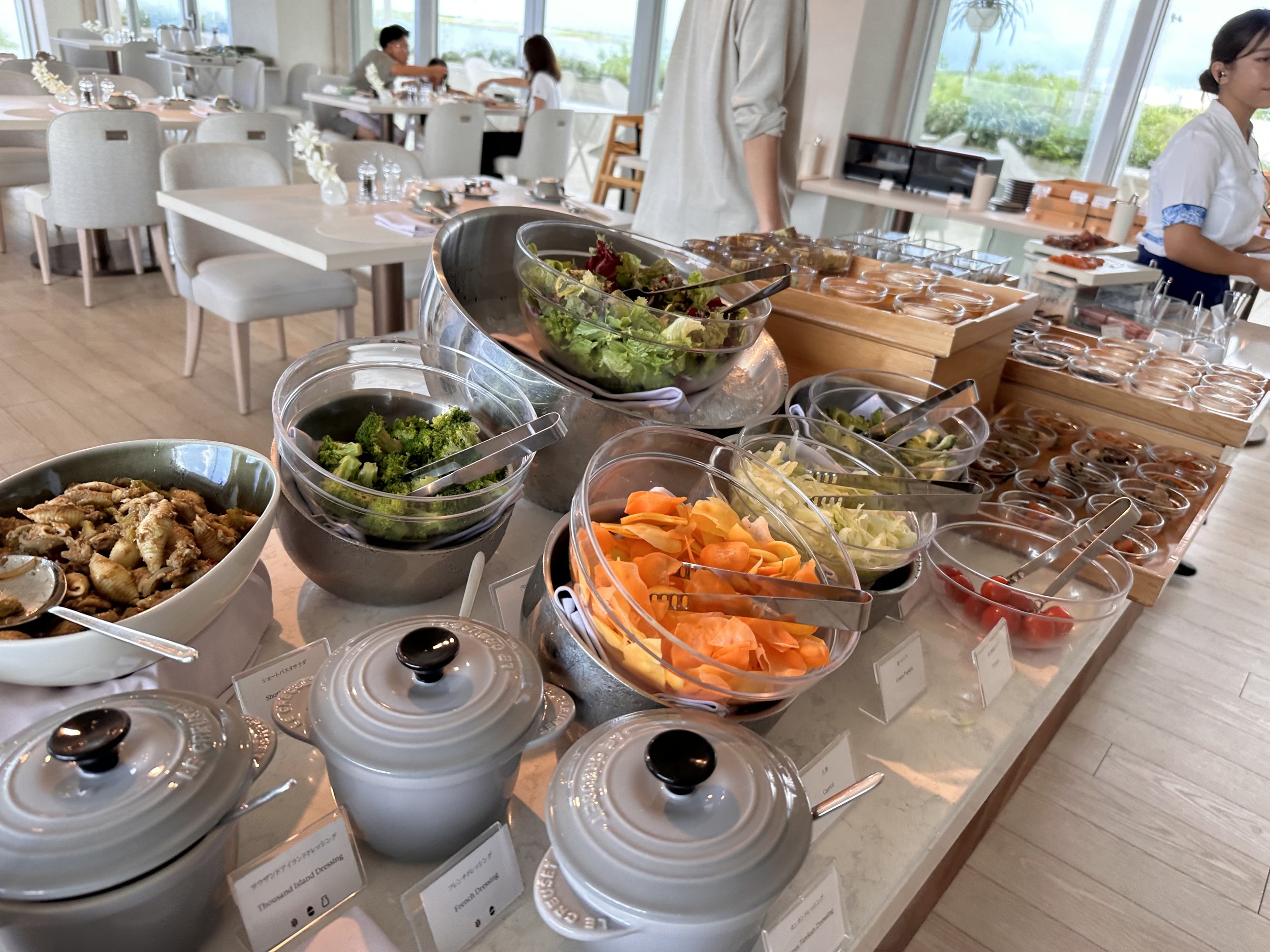  朝食ビュッフェのサラダバー。 