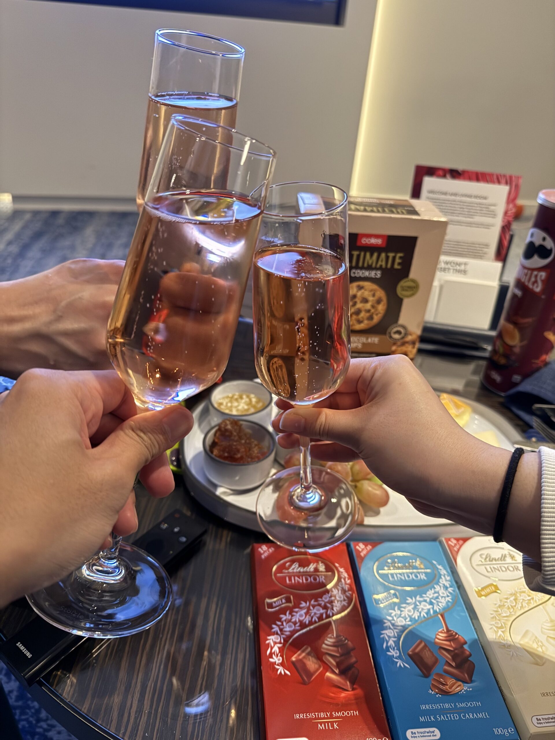  皆んなでお酒やおつまみを持ち寄って乾杯🥂ラストスパートシドニー！ 