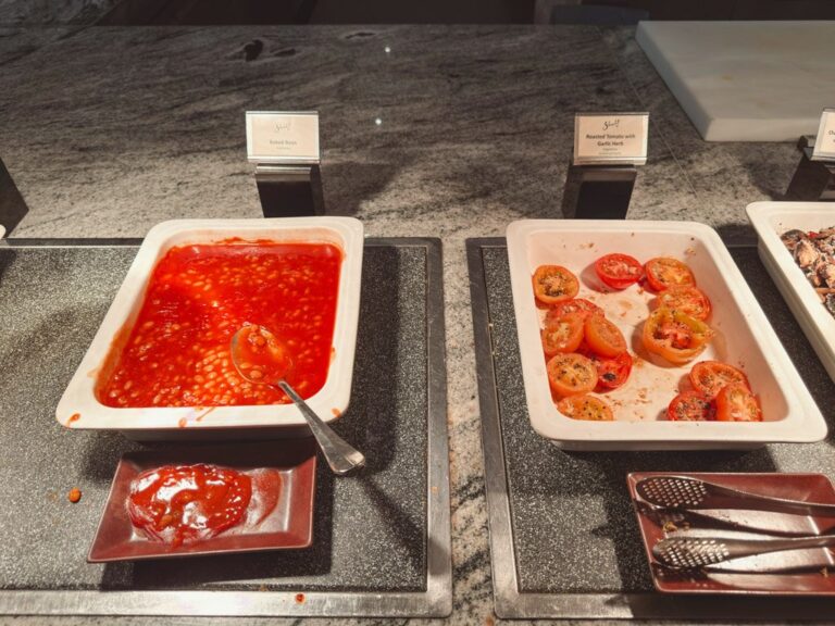 JWマリオット・クアラルンプール朝食ビュッフェのトマトソース料理