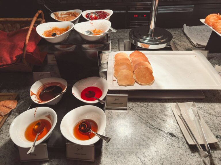 JWマリオット・クアラルンプール朝食のスモークサーモンとソース