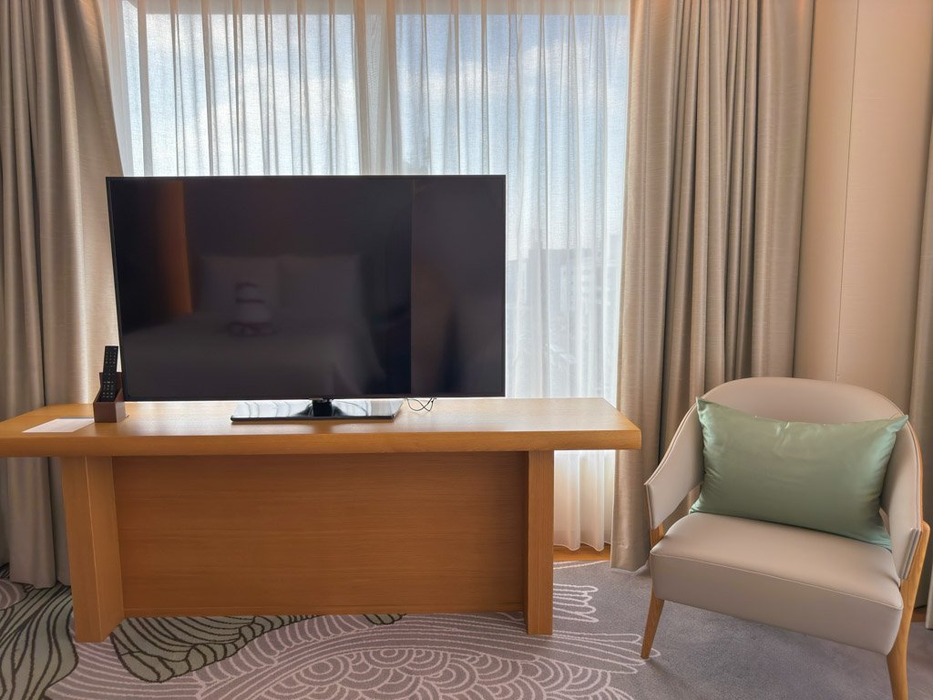 JWマリオット奈良ベッドルームのテレビ