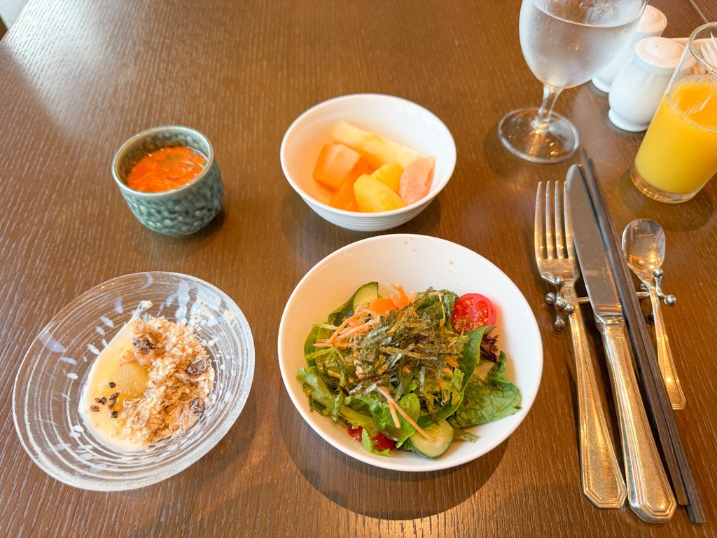 JWマリオット奈良朝食で選んだサラダと小鉢