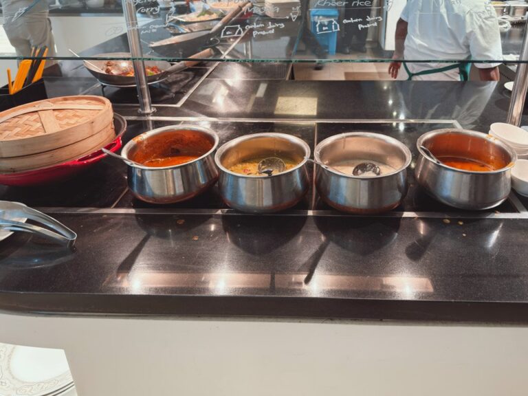 ルメリディアン・クアラルンプール朝食ビュッフェのカレーソース