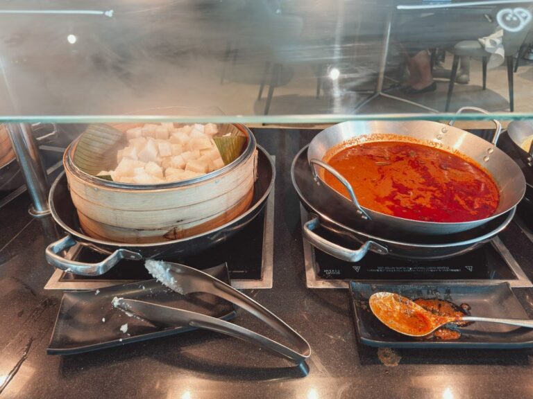 ルメリディアン・クアラルンプール朝食ビュッフェの点心とカレー
