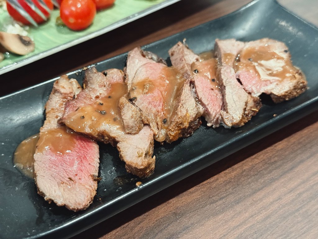 ルメリディアン・クアラルンプールのラウンジで提供された肉料理