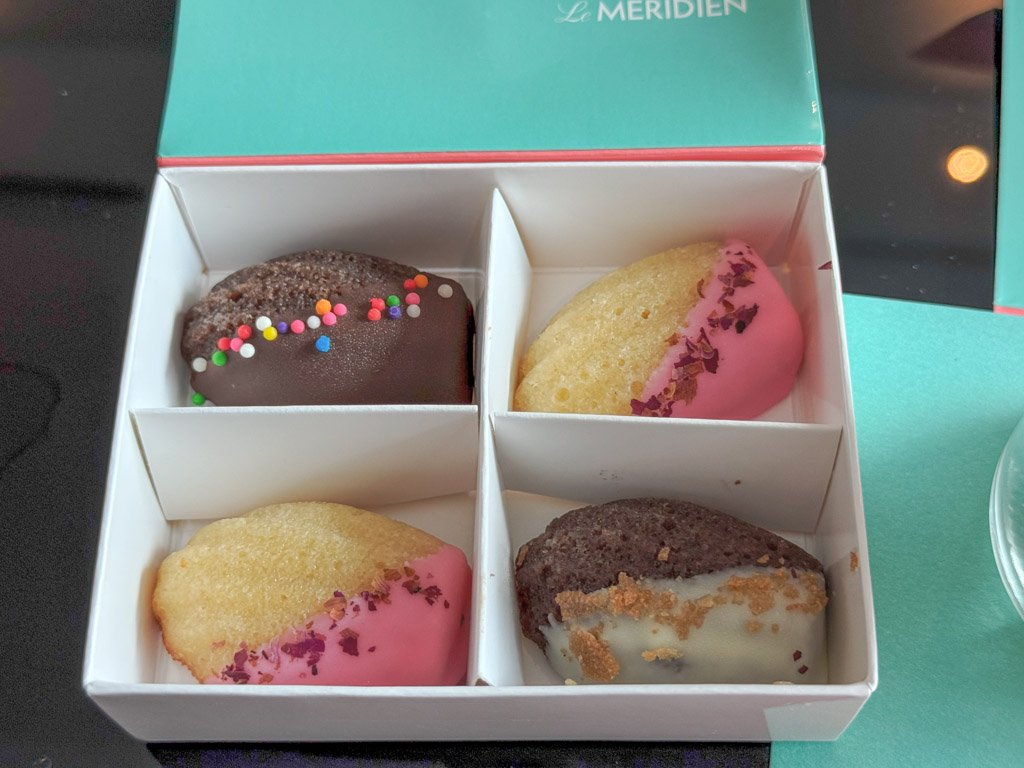 ルメリディアン・クアラルンプールのウェルカムギフトのケーキ