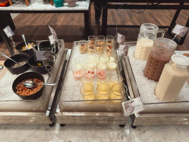パームガーデンホテル朝食ビュッフェのデザートとドリンク