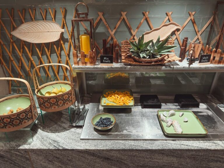 パームガーデンホテル朝食ビュッフェの料理台