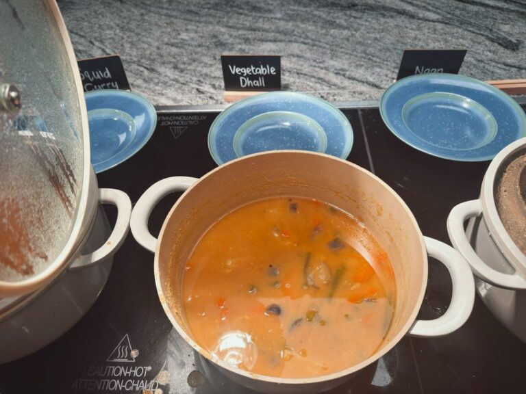 パームガーデンホテル朝食ビュッフェのカレー料理
