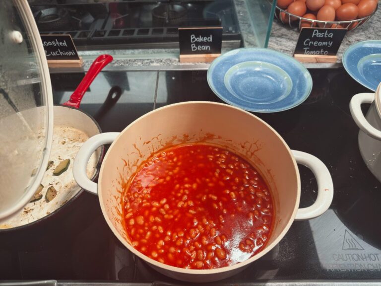 パームガーデンホテル朝食ビュッフェのトマトソース料理