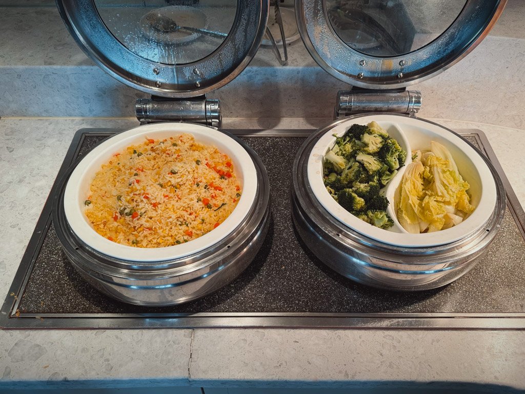 ザ・ポートマン・リッツ・カールトン上海クラブラウンジ朝食の炒飯と野菜