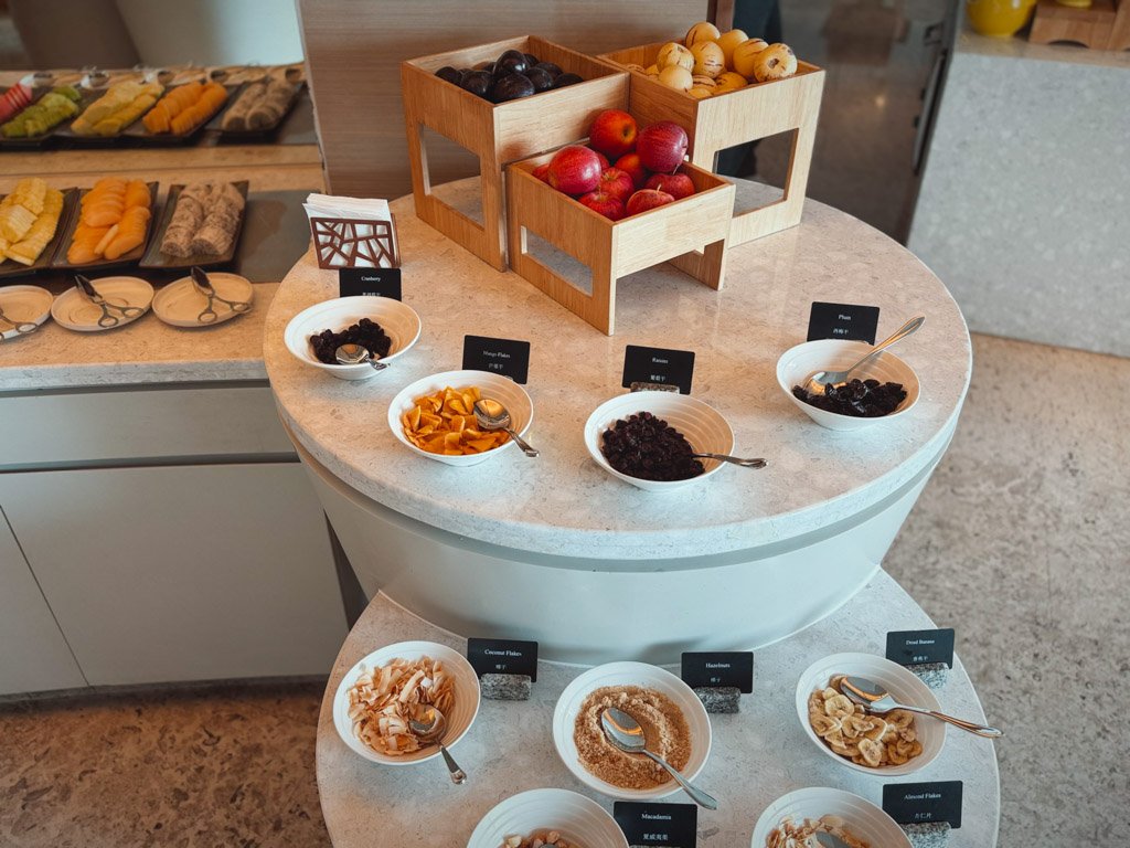 ザ・ポートマン・リッツ・カールトン上海クラブラウンジ朝食のフルーツとドライフルーツ