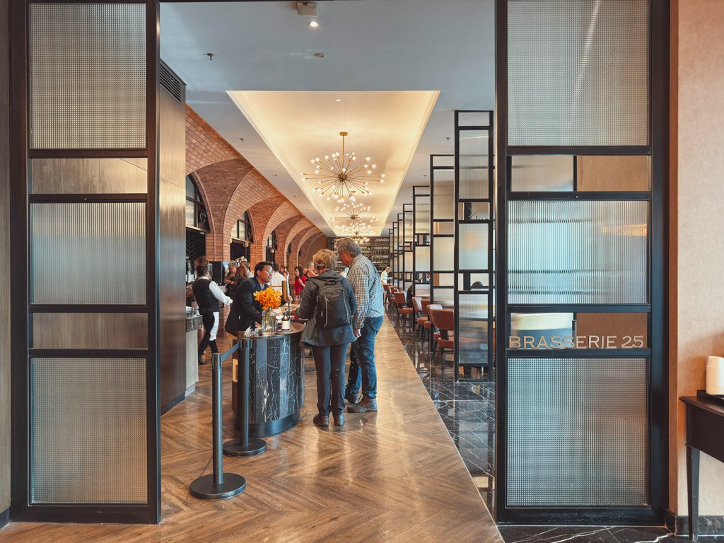 ホテル・ストライプス・クアラルンプールのBrasserie 25朝食会場入口