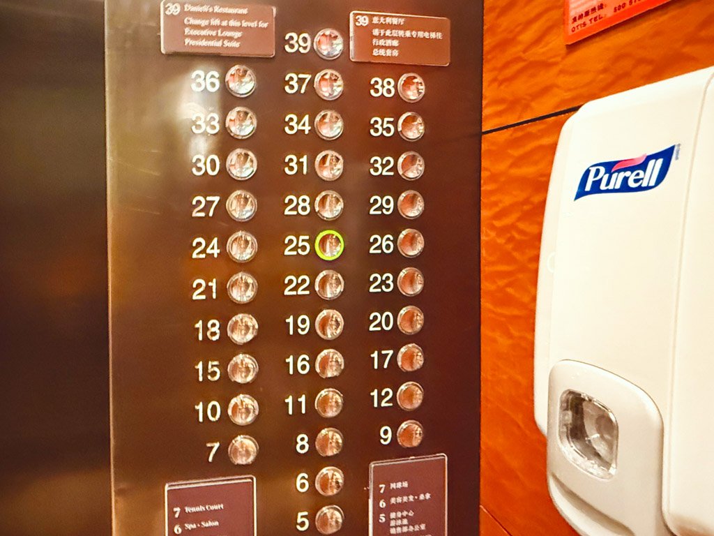 ホンタホテル上海エレベーターの階数ボタン