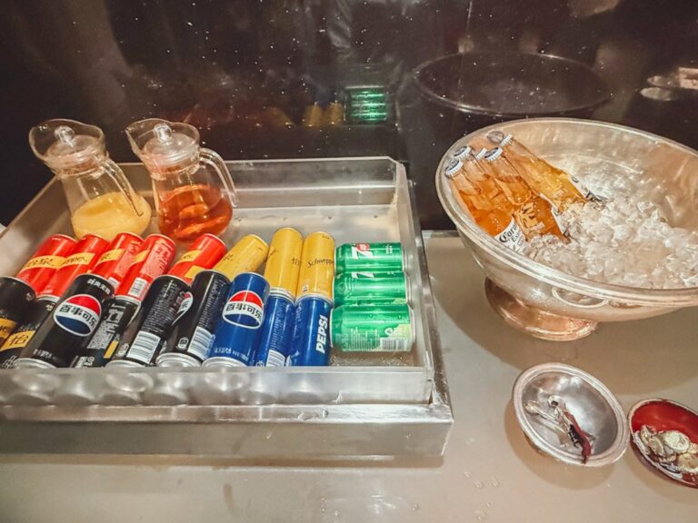 ホンタホテル上海エグゼクティブラウンジのソフトドリンクと軽食