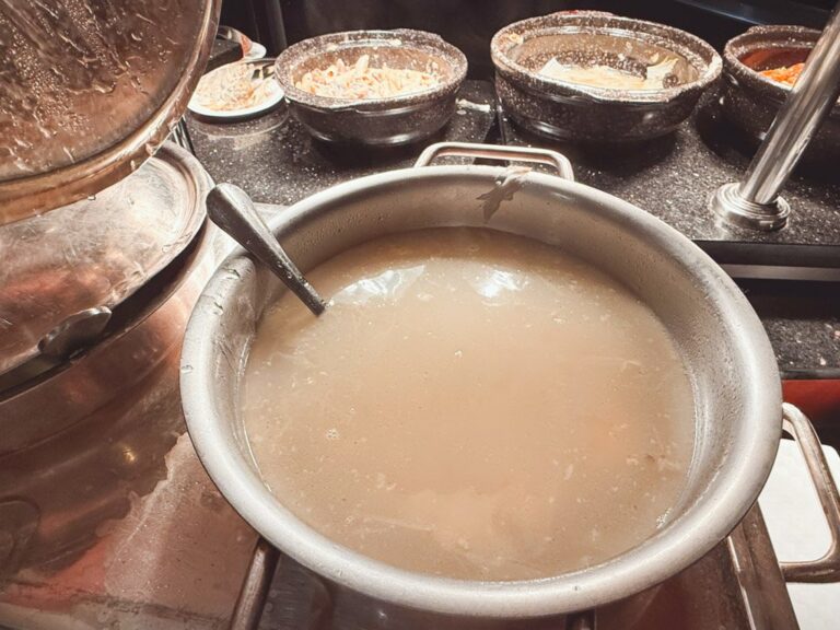 ホンタホテル上海エグゼクティブラウンジの温かいスープ