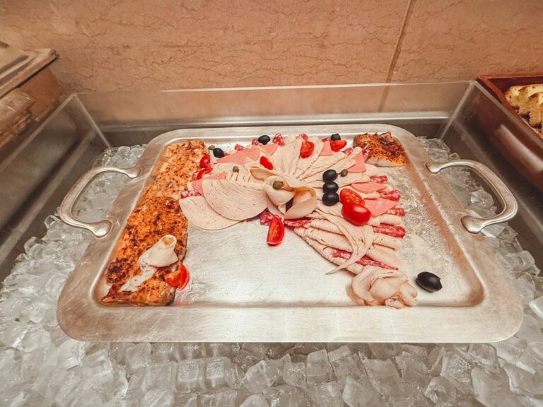 ホンタホテル上海朝食ビュッフェのハムとコールドカット