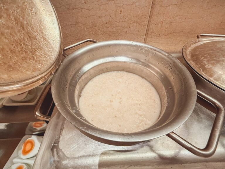 ホンタホテル上海朝食ビュッフェの粥と温菜