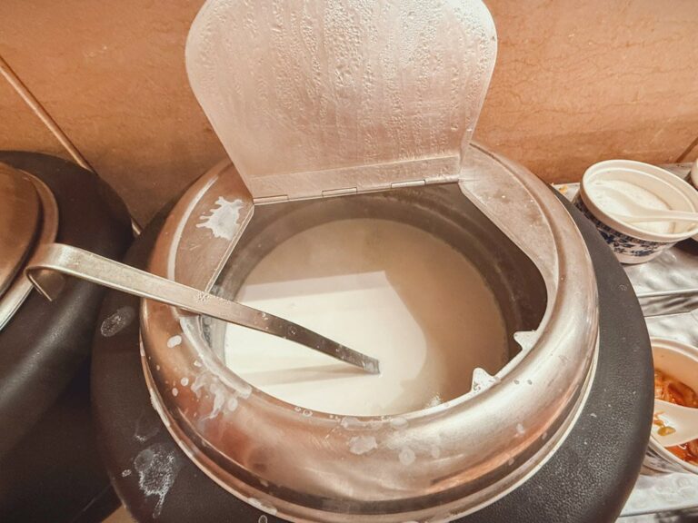 ホンタホテル上海朝食ビュッフェのミルクドリンク