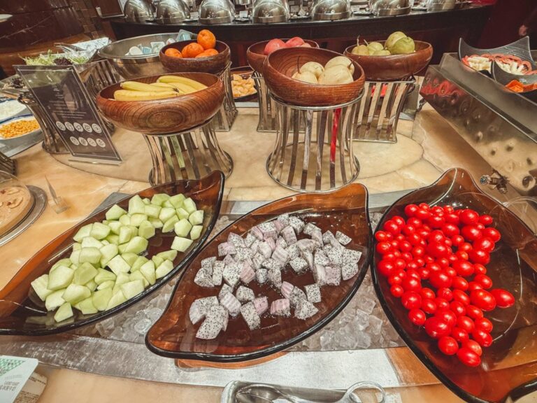 ホンタホテル上海朝食ビュッフェのフルーツ盛り合わせ