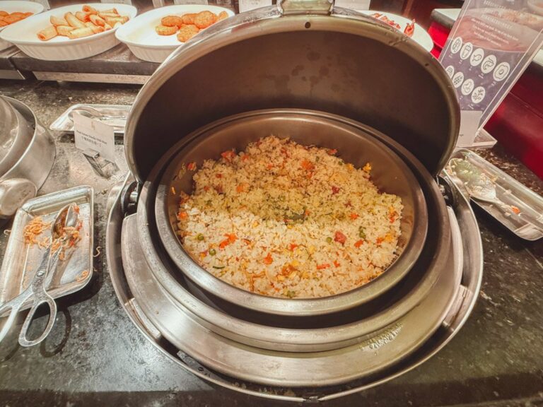 ホンタホテル上海朝食ビュッフェのチャーハン