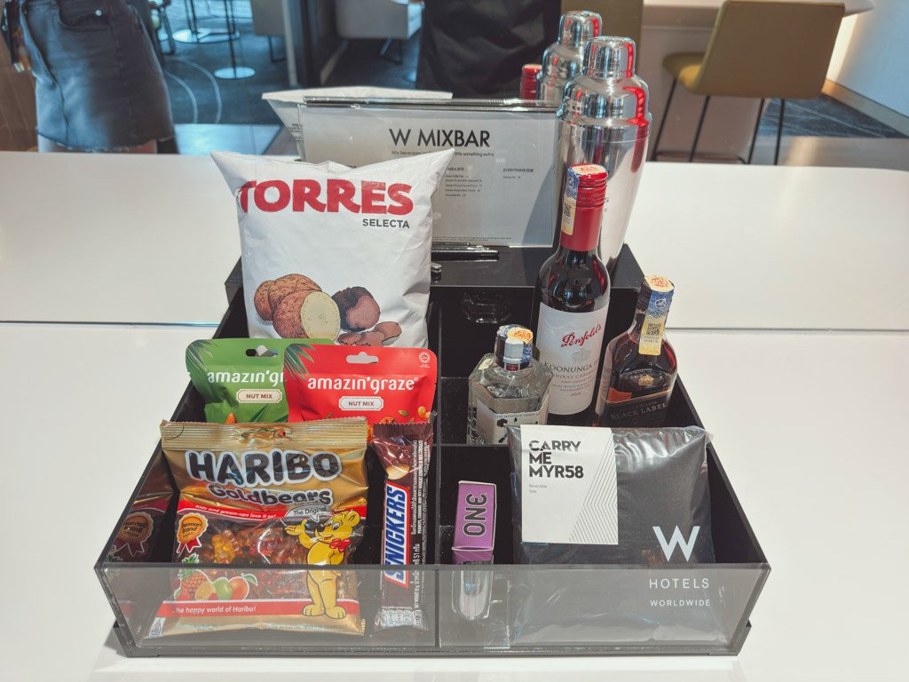 Wクアラルンプールのミニバーと客室備品