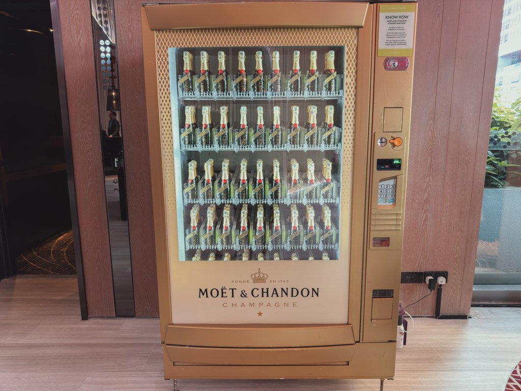 Wクアラルンプールのモエ・エ・シャンドン自動販売機