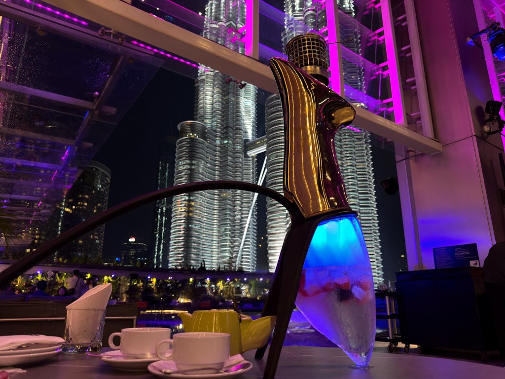 WクアラルンプールWETのシーシャと夜景