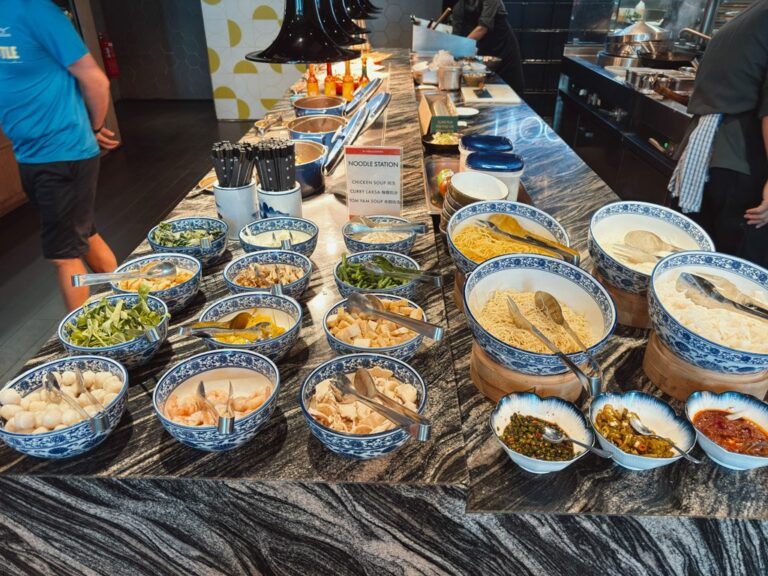 Wクアラルンプール朝食ビュッフェの卵料理コーナー