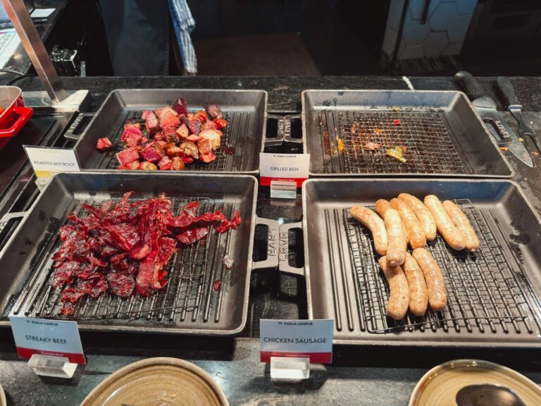 Wクアラルンプール朝食ビュッフェのグリル料理