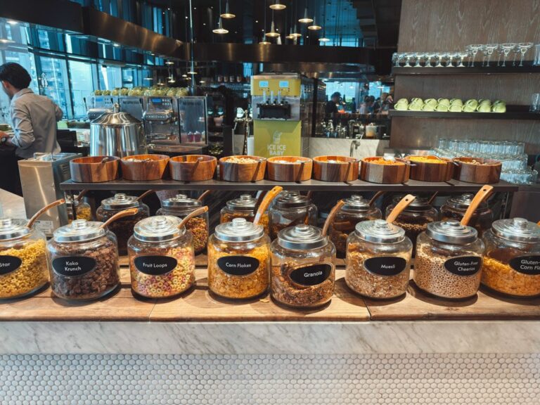 Wクアラルンプール朝食ビュッフェのシリアルコーナー