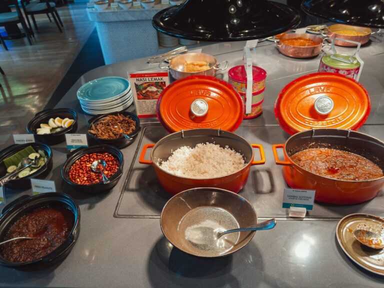 Wクアラルンプール朝食ビュッフェのマレーシア料理