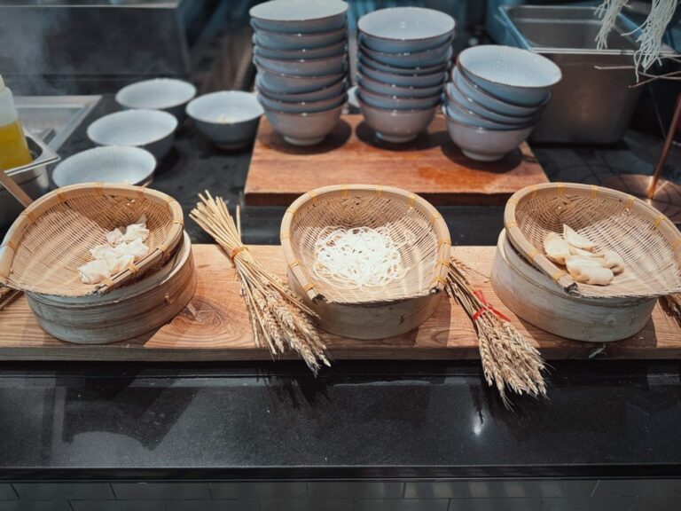 W上海外灘朝食ビュッフェの麺料理トッピング