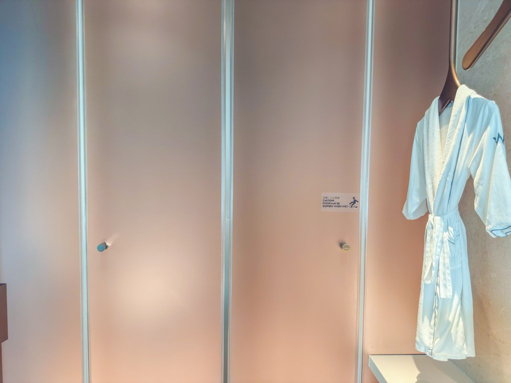 W蘇州バスルームのトイレとシャワールーム