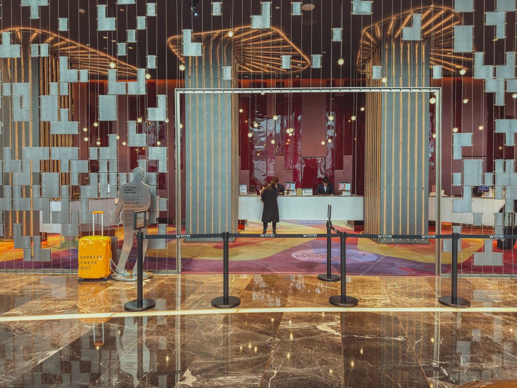 W蘇州のレセプションカウンター