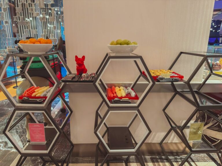 W蘇州ハッピーアワーのフードカウンター