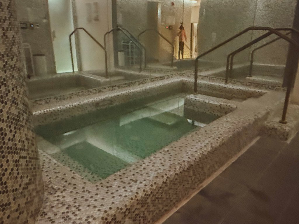 W蘇州WETのジャグジープール