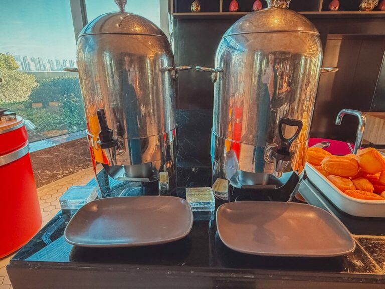 W蘇州朝食会場のドリンクサーバー