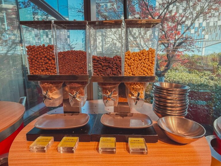 W蘇州朝食ビュッフェのシリアルディスペンサー