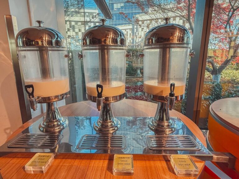 W蘇州朝食会場の温かいドリンクサーバー
